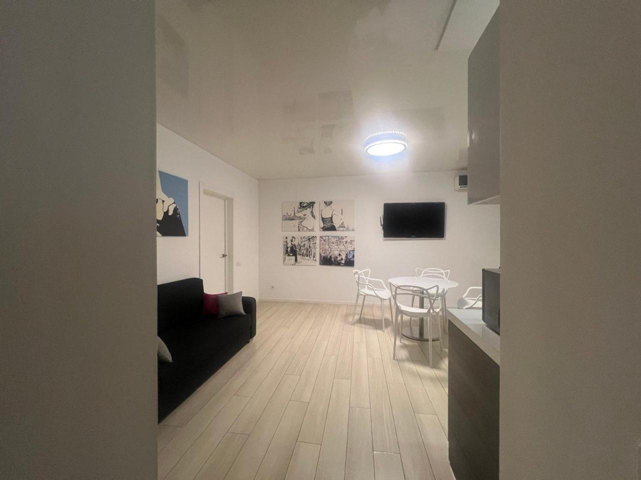 2-Room Luxury Apartment In The Center เคียฟ ภายนอก รูปภาพ