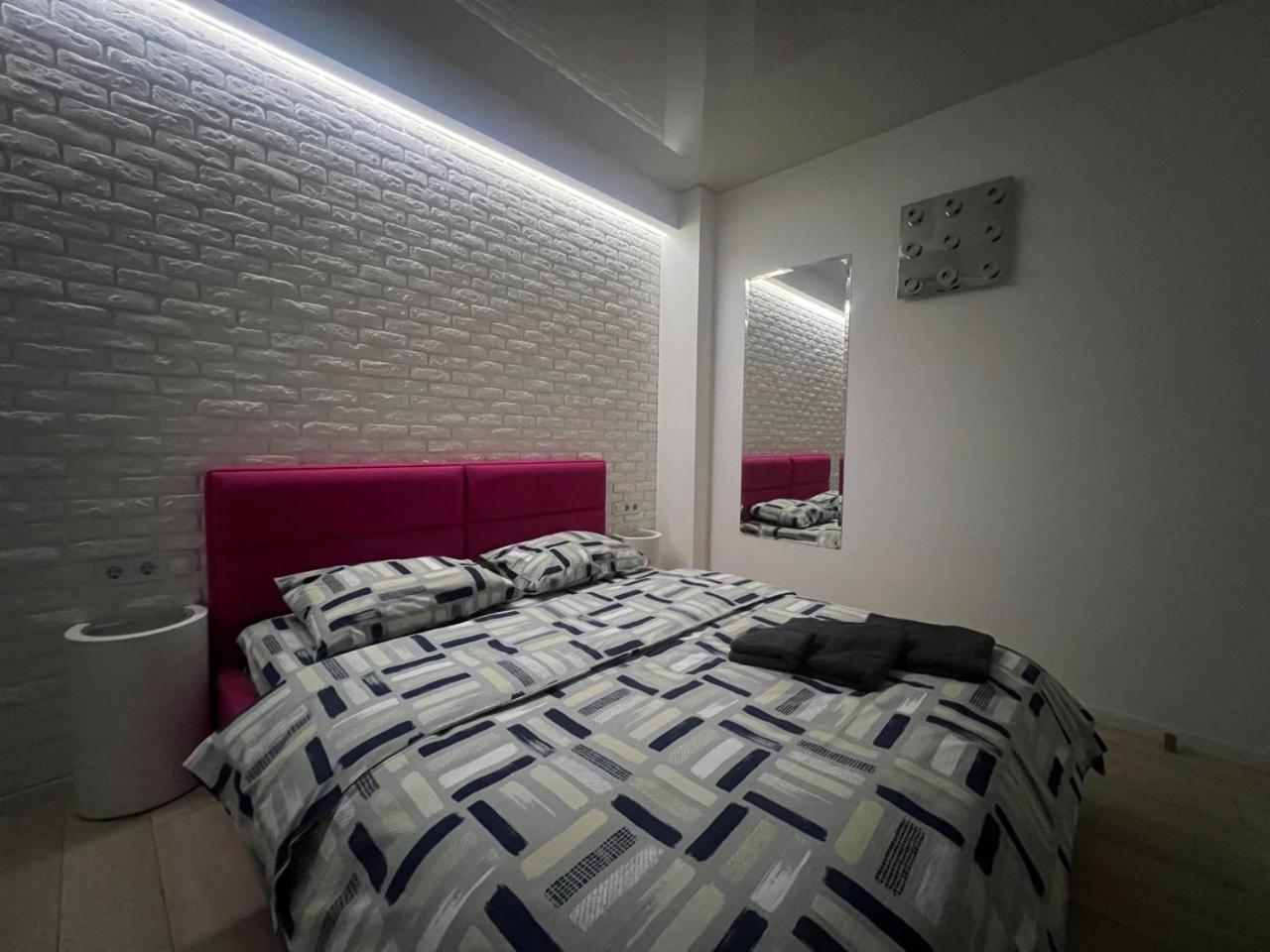2-Room Luxury Apartment In The Center เคียฟ ภายนอก รูปภาพ