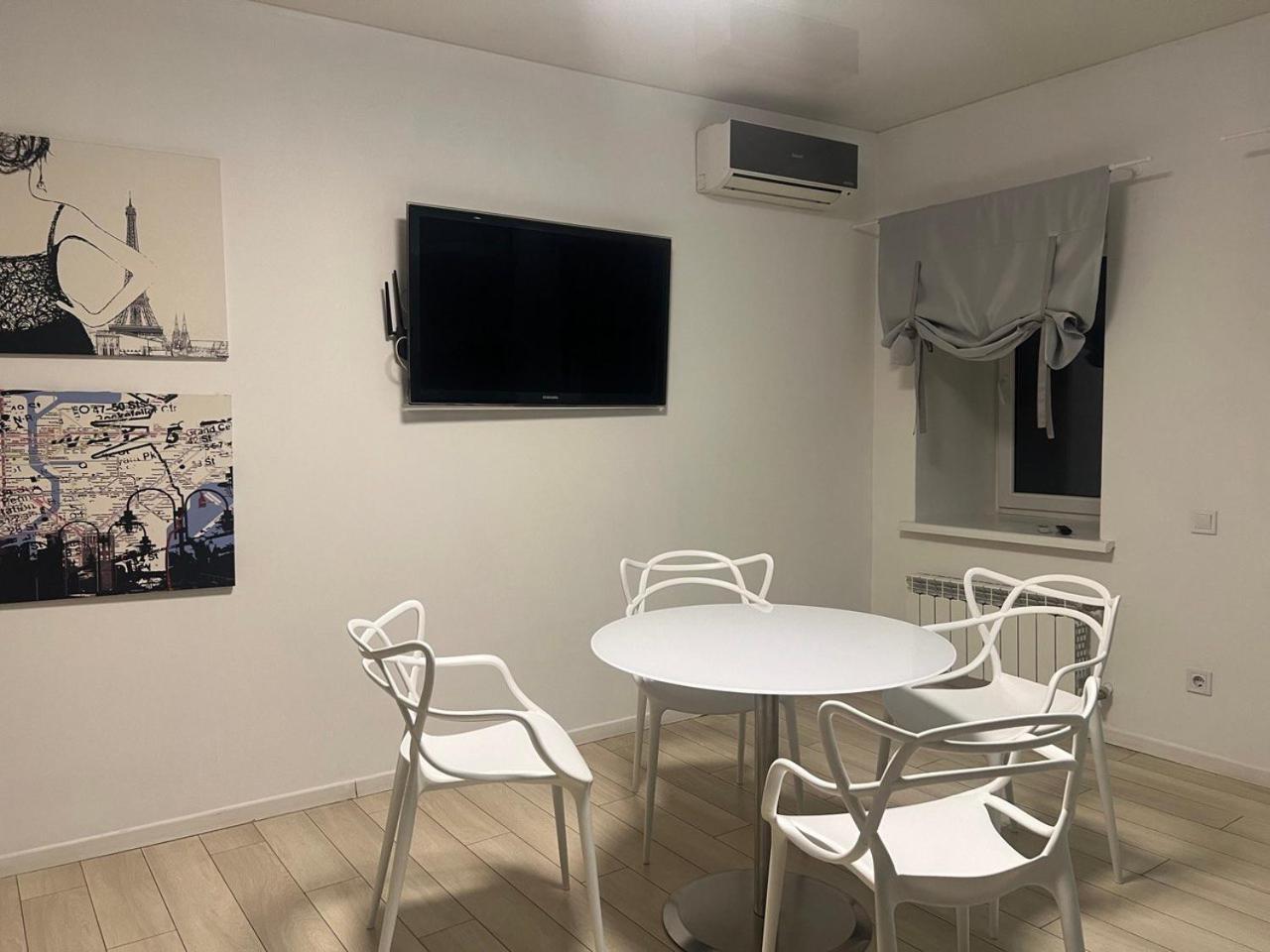2-Room Luxury Apartment In The Center เคียฟ ภายนอก รูปภาพ