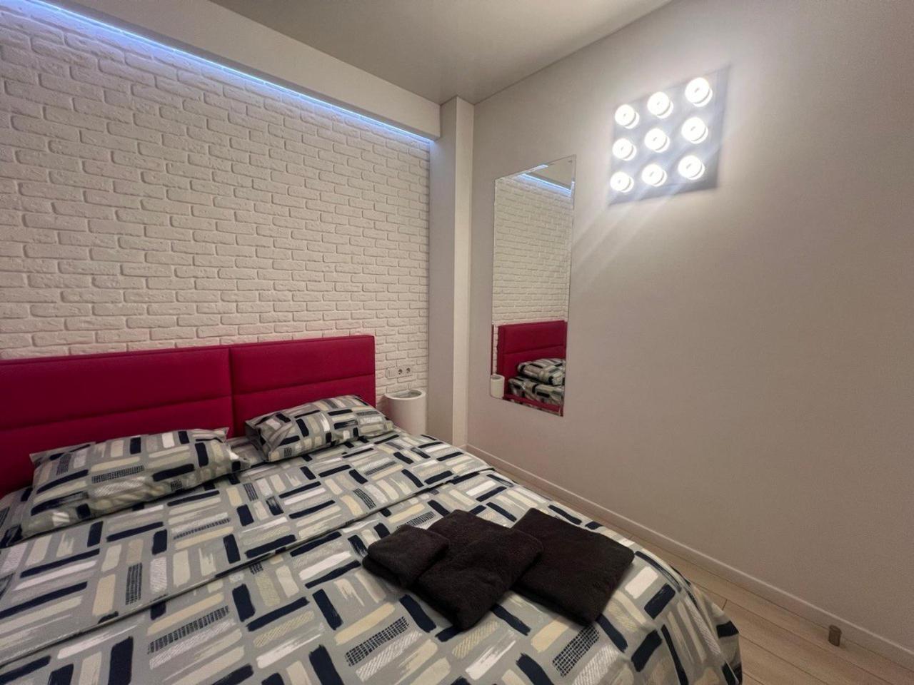 2-Room Luxury Apartment In The Center เคียฟ ภายนอก รูปภาพ